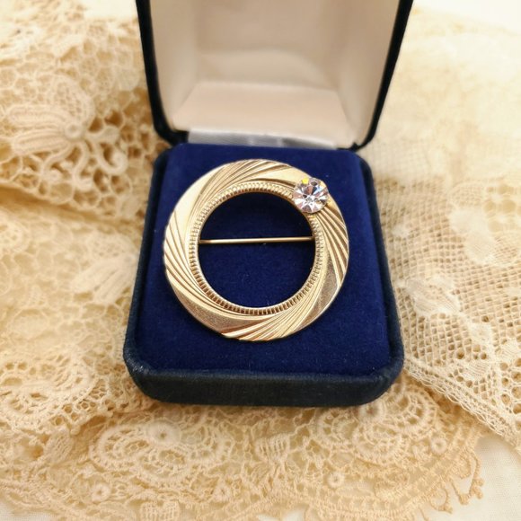 Vtg Minimalist Gold Tone Brooch with Rhinestone O Shape Penannular Circle Pin - Picture 2 of 7
